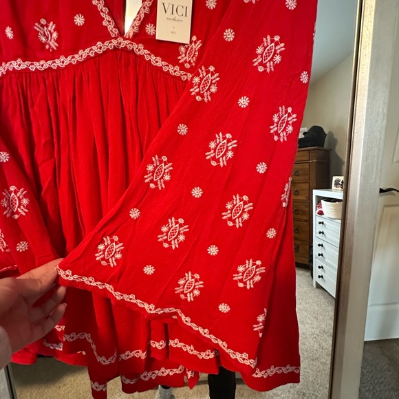 Vici red flowy blouse - Picture 2 of 4